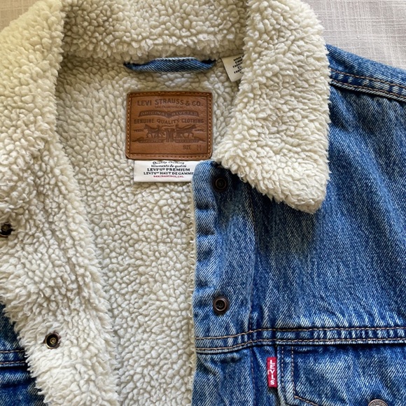 Levi’s Sherpa Trucker Jean Jacket - Picture 3 of 9